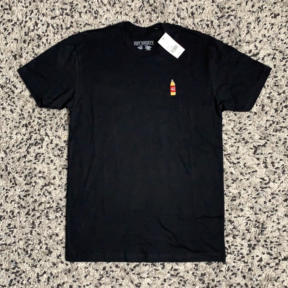 Riot Society Men’s 40 Bottle Chest Logo Black Short Sleeve T-Shirt Size Small